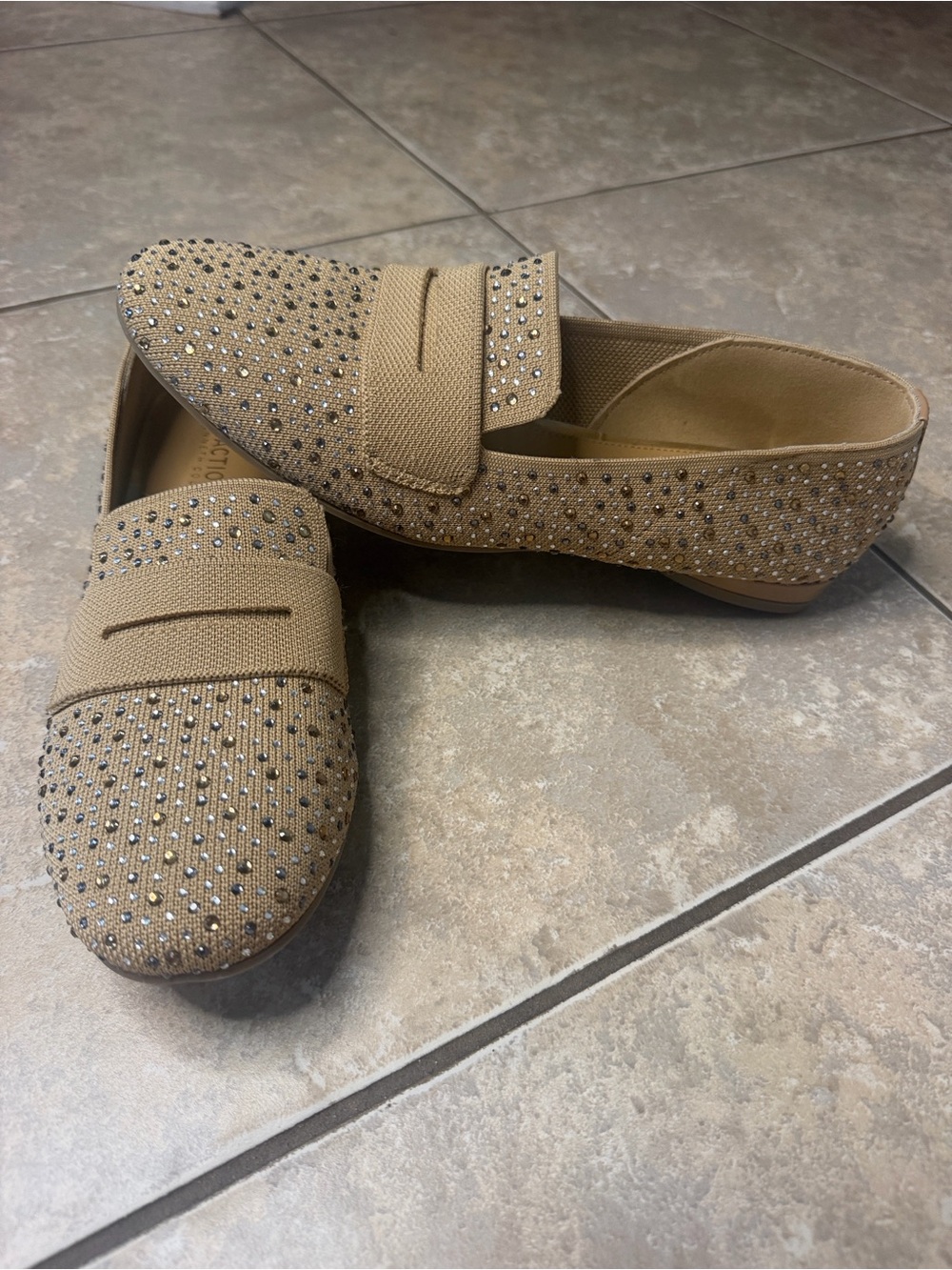 Kenneth Cole Reaction Beige Crystal-Embellished Women’s Unity Loafers- Size 8.5